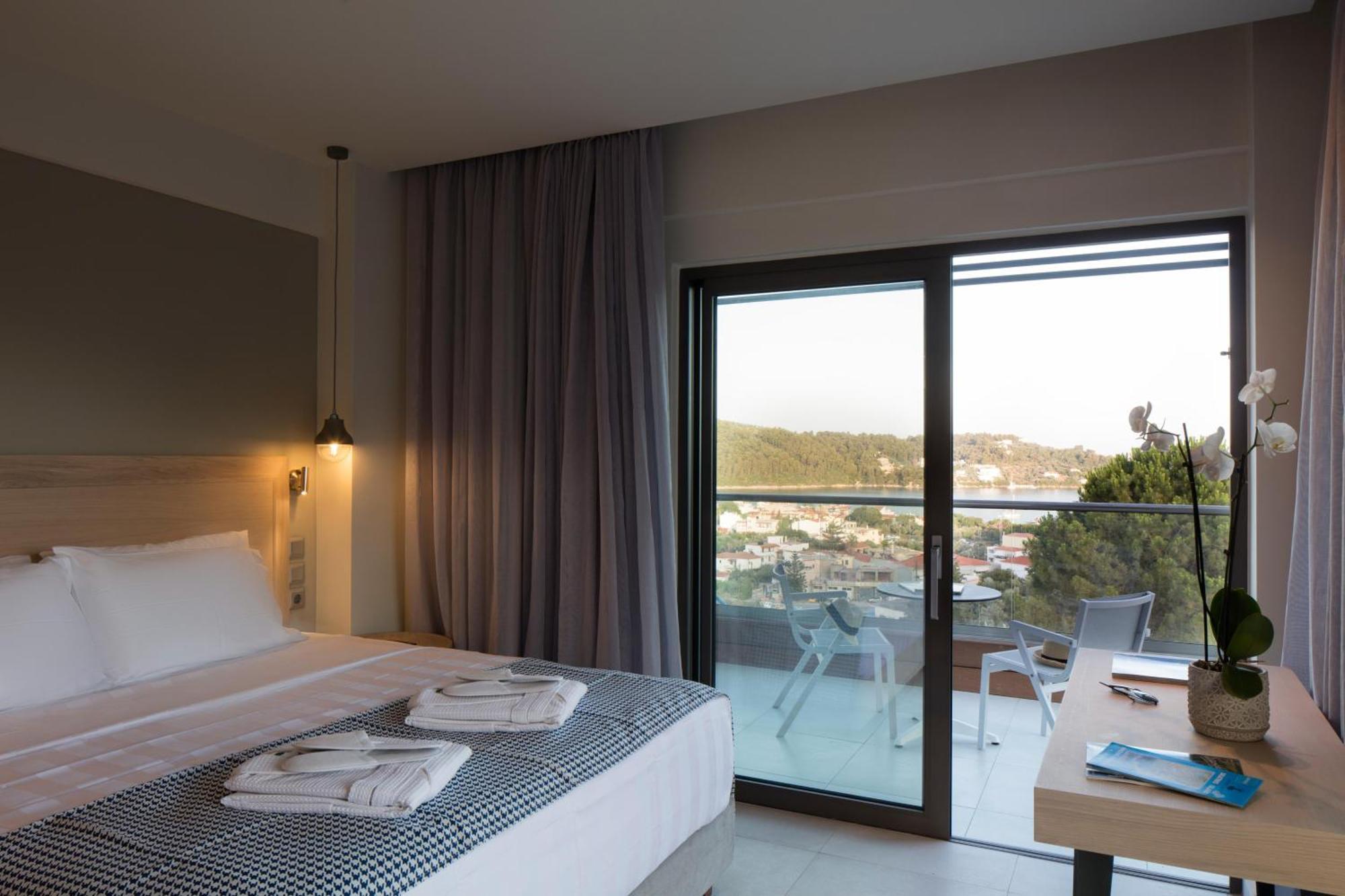 Amira Aparthotel Skiathos Town Exterior photo